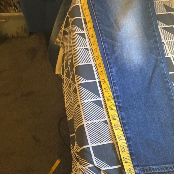 American Eagle Outfitters button fly Boy Crop Stretch Jeans, size 8 - Picture 4 of 5